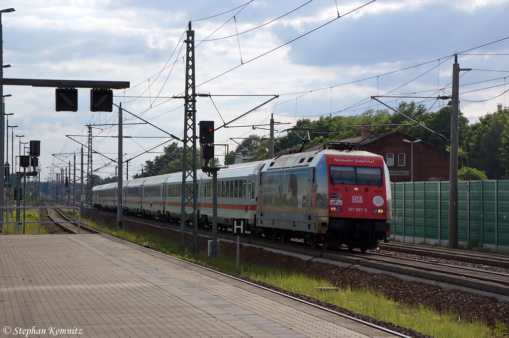 101 087-5  Packendes S�dafrika  mit dem IC 147 von Bad Bentheim nach Berlin Ostbahnhof in Rathenow. 17.06.2012