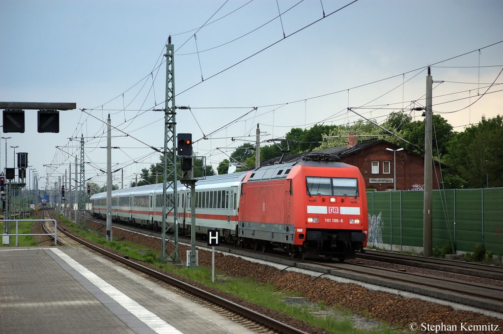 101 100-6 mit dem IC 145 von Schiphol (Airport) nach Berlin Ostbahnhof  in Rathenow. 20.05.2011