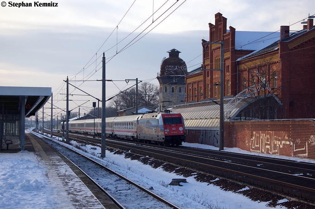101 118-8  Packendes S�dafrika  mit dem IC 2385 von Berlin S�dkreuz nach Karlsruhe Hbf in Rathenow. 14.12.2012