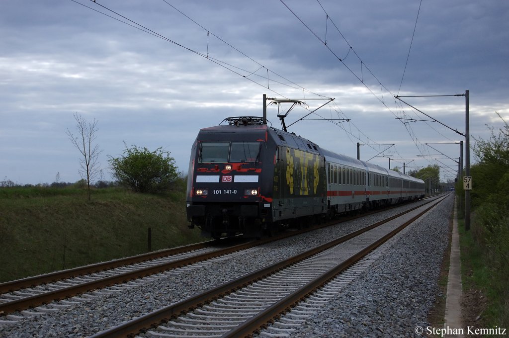 101 141-0  Bahn-Azubis gegen Hass & Gewalt  mit dem IC 2010 von T�bingen Hbf nach Berlin Hbf(tief) zwischen Brandenburg und G�tz. 15.04.2011