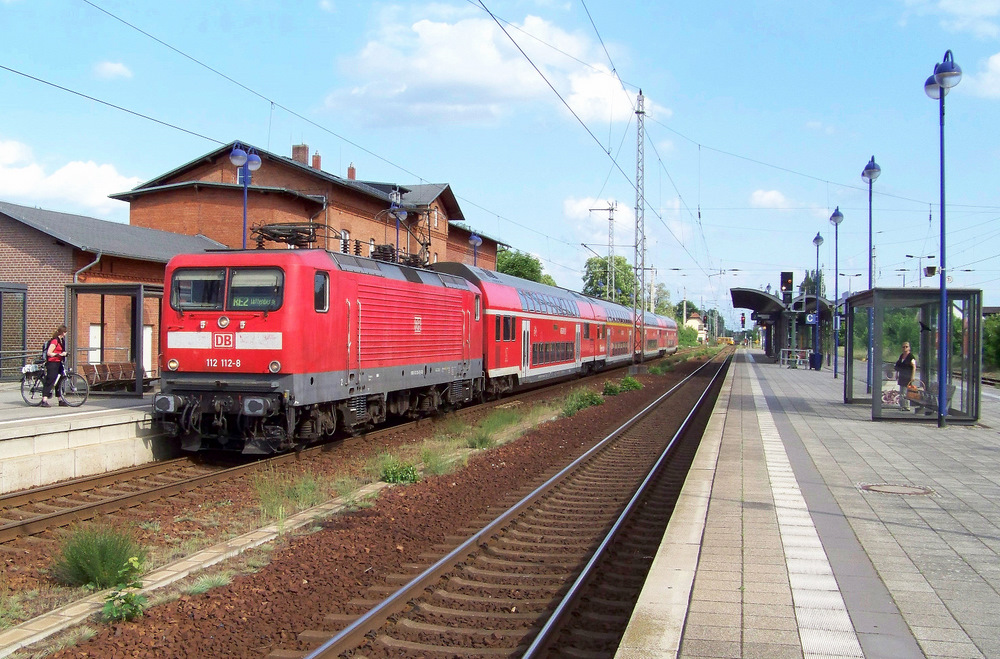 112 112-8 steht hier in L�bben/Spreewald bereit und wartet auf die Weiterfahrt in Richtung Berlin �ber K�nigs Wusterhausen. 22.05.2009