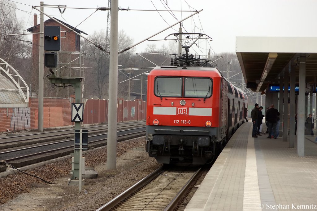 112 113-6 mit dem RE2 (RE 37413) nach K�nigs Wusterhausen in Rathenow. 09.03.2011