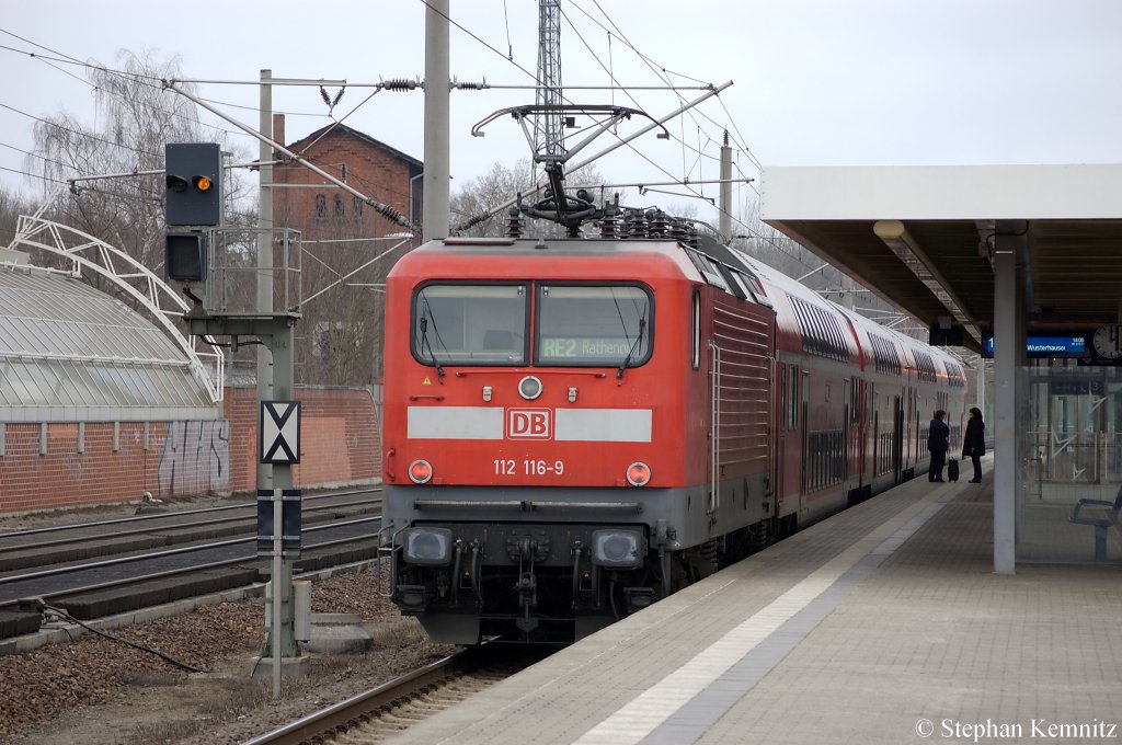 112 116-9 mit dem RE2 (RE 37411) nach K�nigs Wusterhausen in Rathenow. 18.03.2011