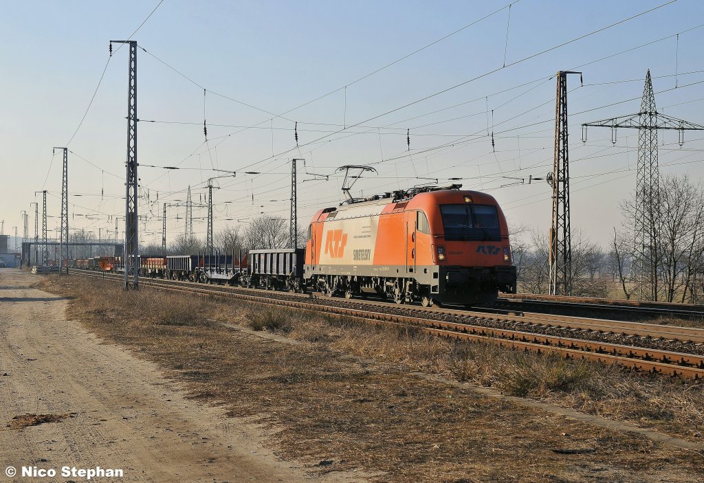 1216 901-9 von RTS war mit einem gemischten Zug nach Frankfurt/Oder unterwegs als sie durch Saarmund rollte (01.03.11)