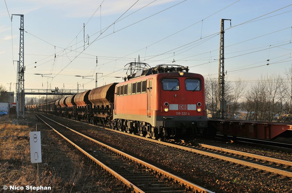 139 222-4,als eine ihrer letzten Vertreterinnen,war mit einem gemischten Zug gen Nudow unterwegs,hier bei der Durchfahrt von Saarmund (09.02.11)
