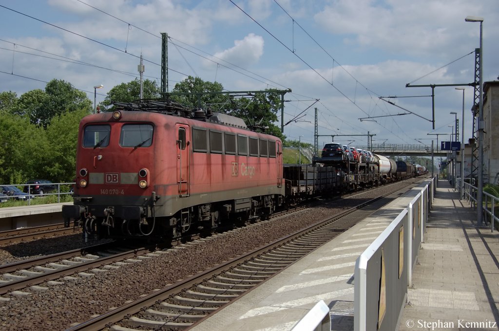 140 070-4 mit gemischten G�terzug in Friesack(Mark) in Richtung Neustadt(Dosse) unterwegs. 09.06.2011