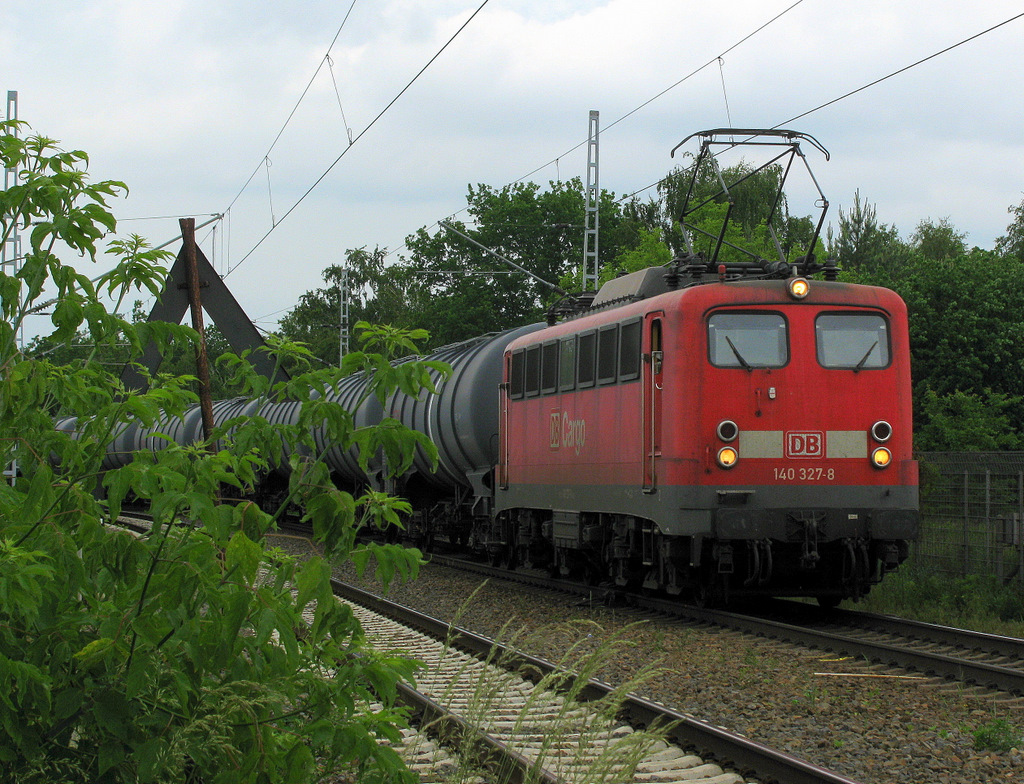 140 327-8 begegnete Hannes und mir beim Bahnbildertreffen am 12.06.2010 am Bahn�berweg in der Wuhlheide.