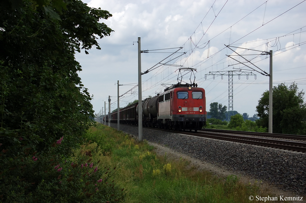 140 353-4 mit gemischten G�terzug in Vietznitz Richtung Paulinenaue unterwegs. 07.07.2011