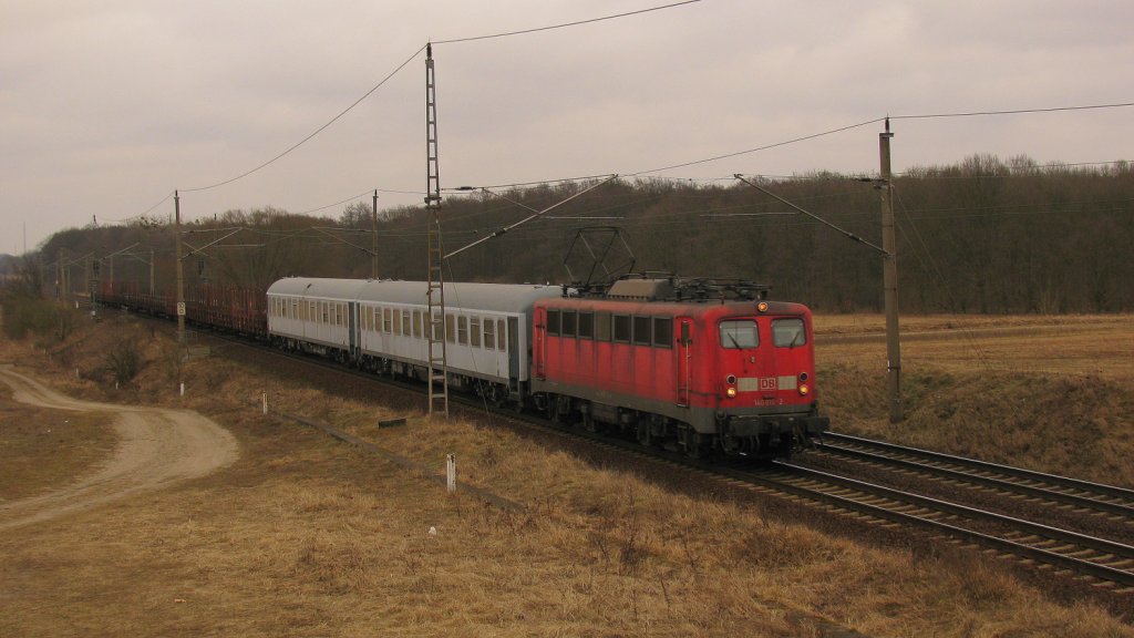 140 815-2 mit einem leeren Milit�rzug, Danke f�r h�renlassen der Pfeife an den Tf! 05.03.2011