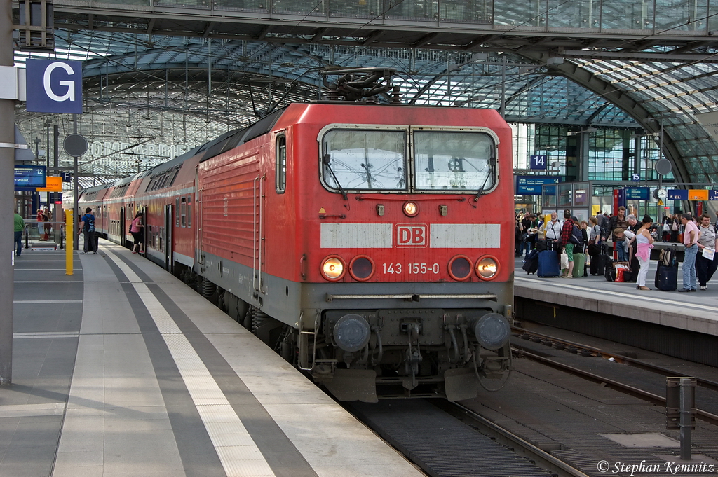 143 155-0 [Verl.|BCs|29.01.13] mit dem RE7 (RE 18264) von Berlin Zoologischer Garten nach W�nsdorf-Waldstadt im Berliner Hbf. 30.04.2012