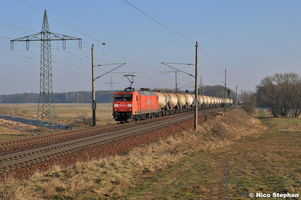 145 014-7 rollte mit einem Knickkesselzug gem�tlich am �rtchen Nudow vorbei (29.01.11) 