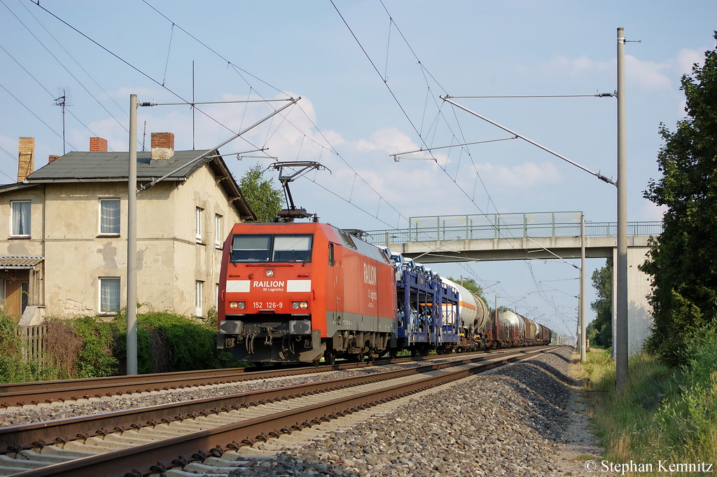 152 126-9 mit gemischten G�terzug in Vietznitz Richtung Friesack(Mark) unterwegs. 12.07.2011