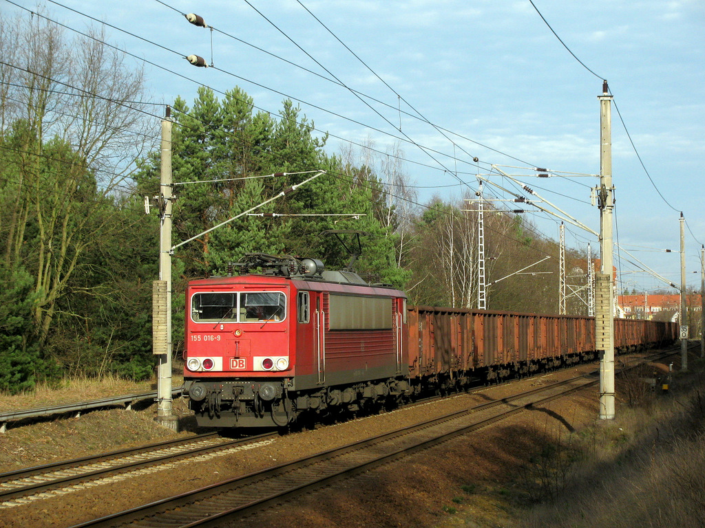 155 016-9 mit einem Kohlependel K�nigs Wusterhausen - Spreewitz am 19.11.2009 durch Bestensee. Leistung: CS 61647 BKW - BSPE
