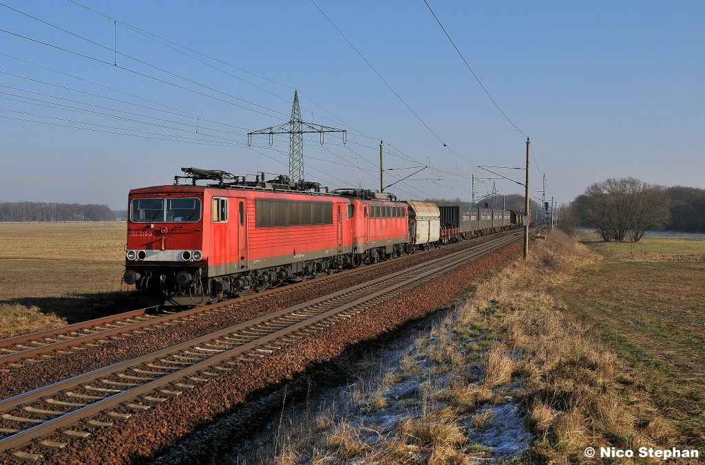 155 019-3 & 140 569-5 rollten  stromsparend  mit ihrem Mischer durch die Fotoh�gel von Nudow (29.01.11)