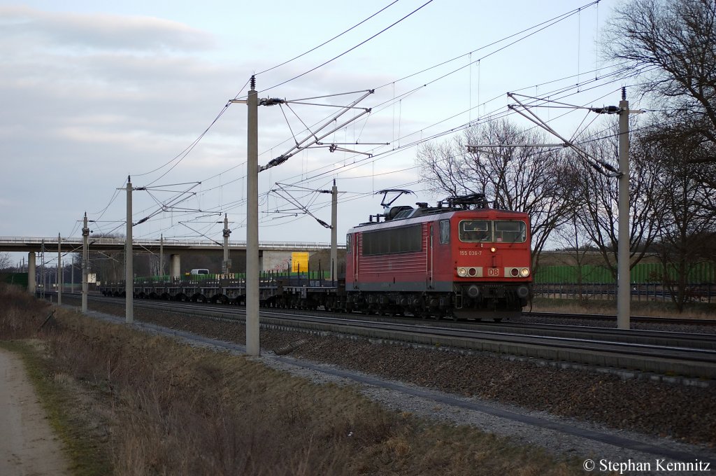 155 036-7 mit Flachwagen zwischen Gro�wudicke und Rathenow in Richtung Stendal unterwegs. 24.03.2011