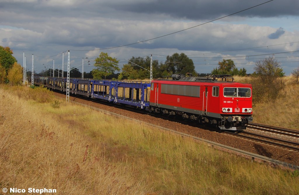 155 085-4 war mit einem leeren Mosolf-Autozug gen Satzkorn unterwegs,B� 72 bei Priort (25.09.09)