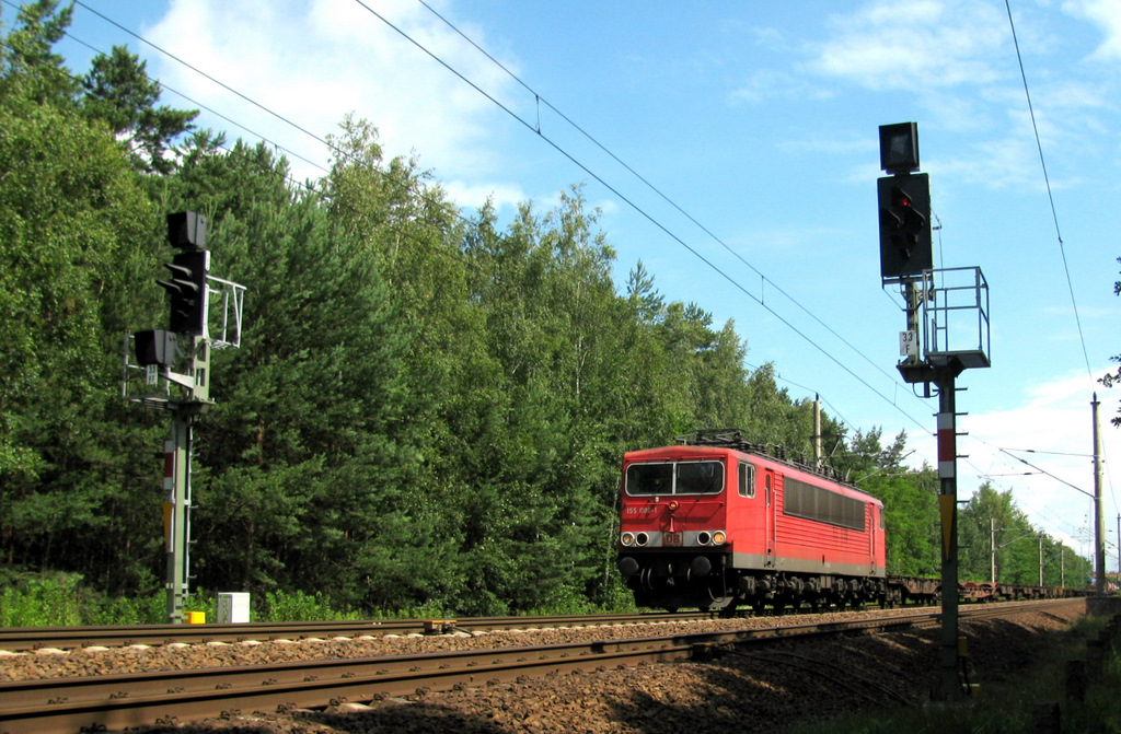 155 096-1 mit Container-Zug Umleiter am 21.06. in Bestensee.