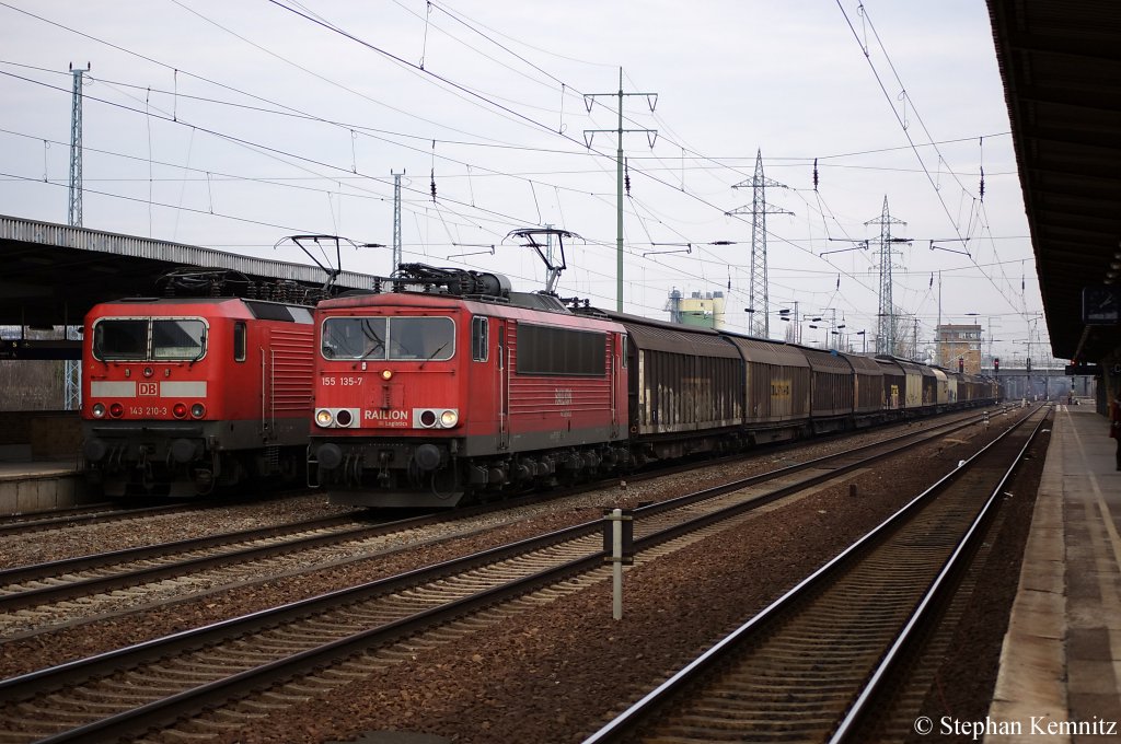 155 135-7 mit einem GZ in Berlin Sch�nefeld Flughafen in Richtung Genshagener Heide unterwegs. 10.02.2011