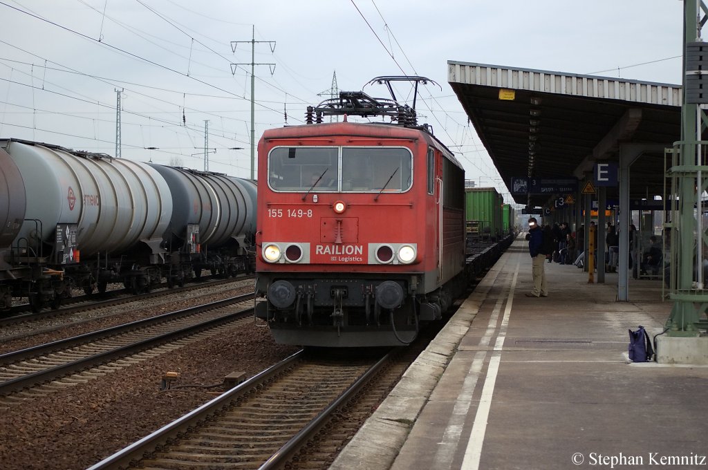 155 149-8 mit einem Sdgkkmss Ganzzug von der �BB in Berlin Sch�nefeld Flughafen in Richtung Genshagener Heide unterwegs. 10.02.2011