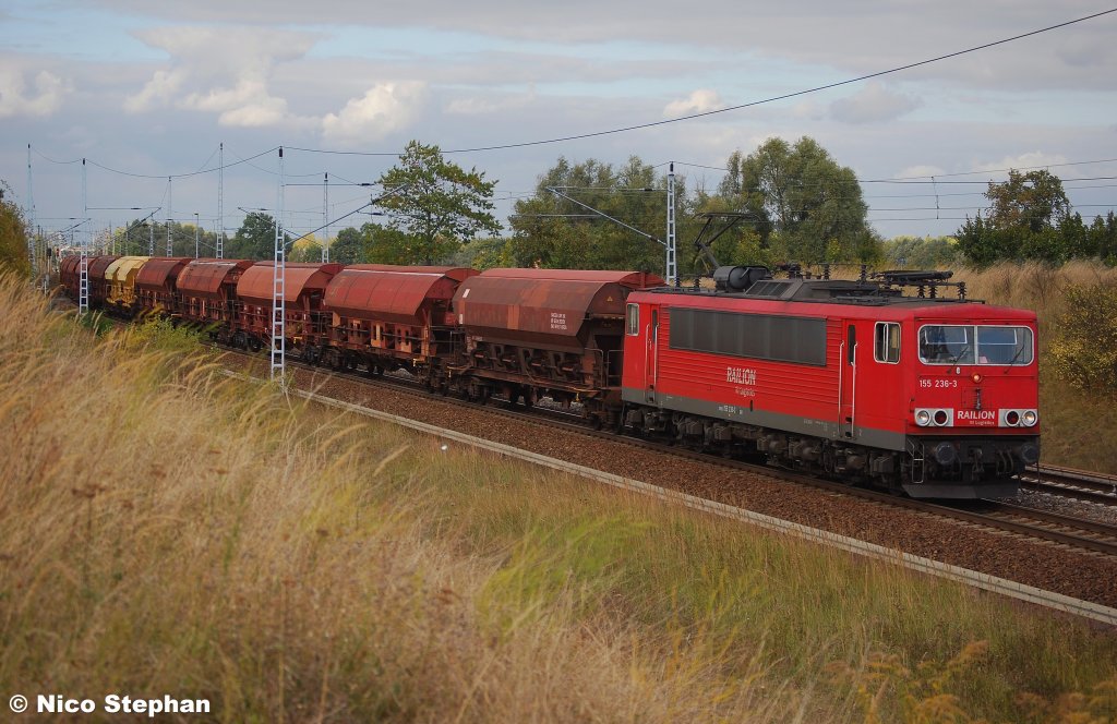 155 236-3 hatte einen Harnstoffzug am Haken,als sie am B� 72 bei Priort vorbei zog (25.09.09)