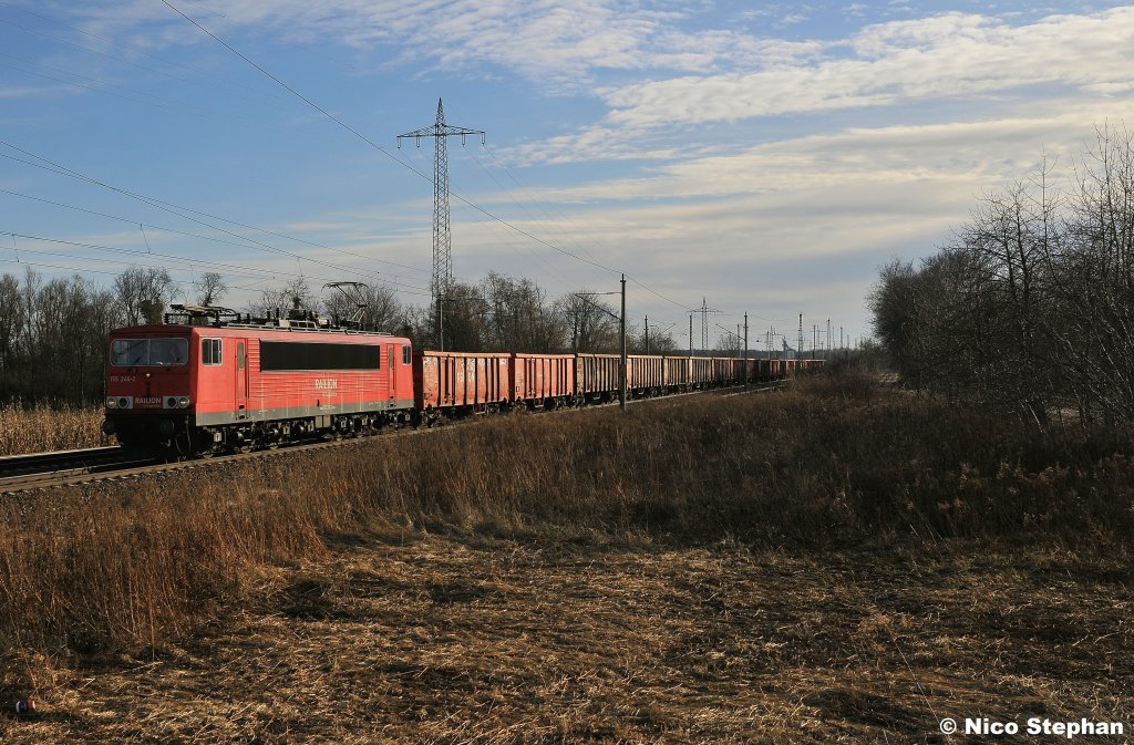 155 246-2 war mit ihrem Zug aus offenen Wagen nach Priort unterwegs,hier am B� bei Satzkorn (12.02.11)