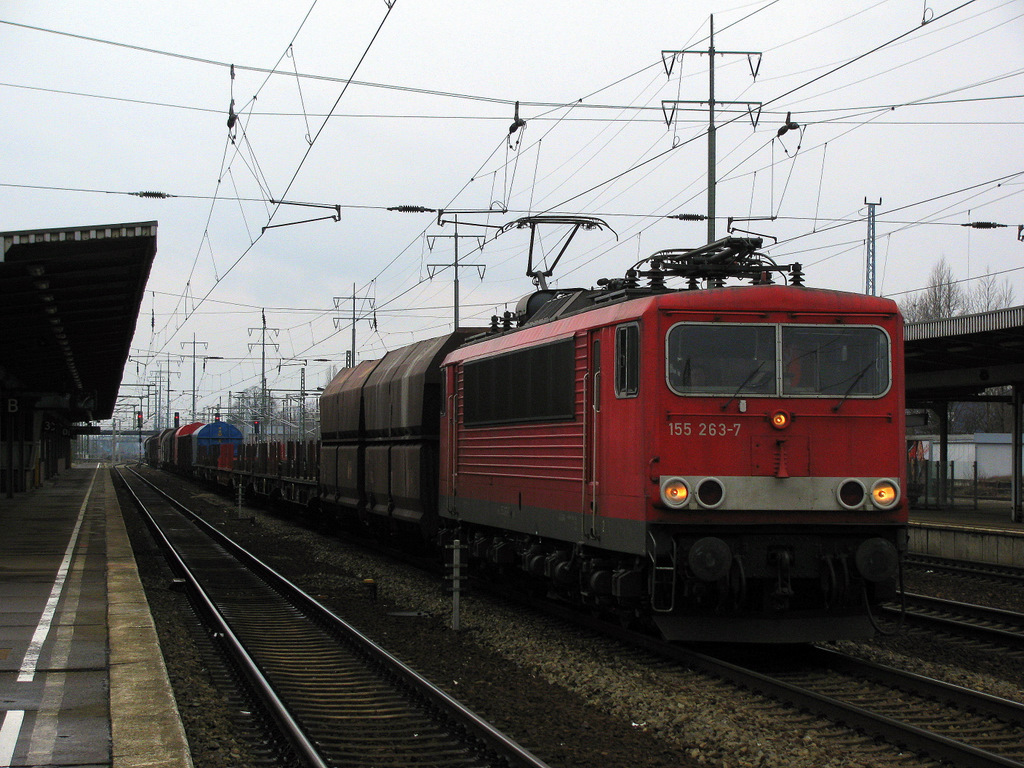 155 263-7 zog es am 20.03.2010 durch den Bahnhof Berlin Sch�nefeld Flughafen.