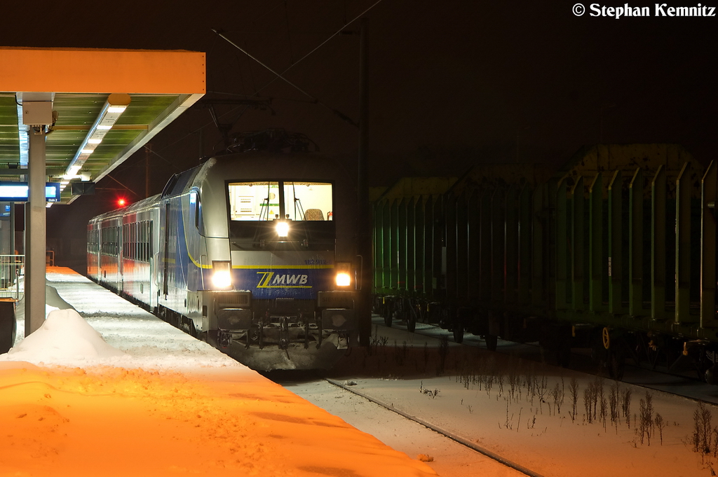 182 912-6 MWB - Mittelweserbahn GmbH f�r ODEG - Ostdeutsche Eisenbahn GmbH mit dem RE4 (RE 37322) von Ludwigsfelde nach Rathenow in Rathenow. 09.12.2012