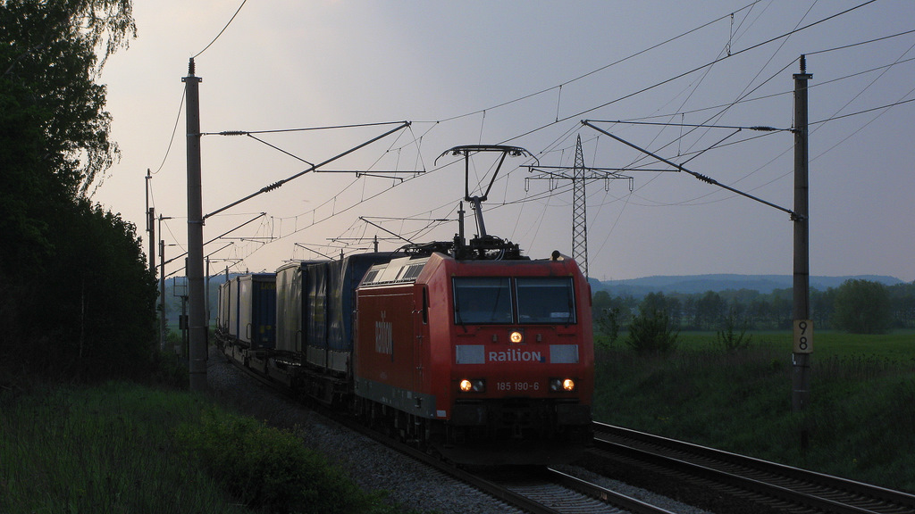 185 190-6 mit einem LKW-Walter in Richtung Genshagener Heide – Viele Gr��e ! 29.04.2011