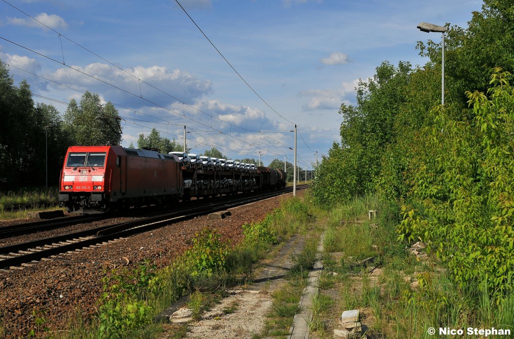 185 355-5 durchf�hrt mit einem kurzen gemischten Zug den ehemaligen Bahnhof von Sch�nwalde,am Berliner Au�enring gelegen (10.06.12)