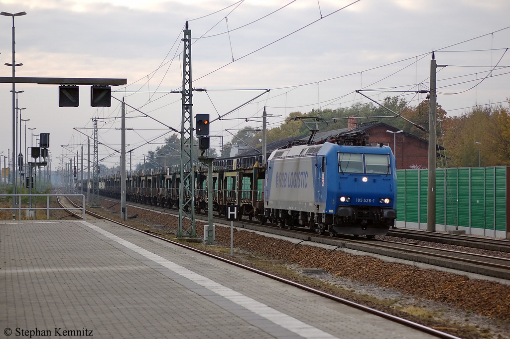 185 526-1 f�r HGK - H�fen und G�terverkehr K�ln AG mit leeren Autotransportzug in Rathenow Richtung Wustermark unterwegs. 26.10.2011
