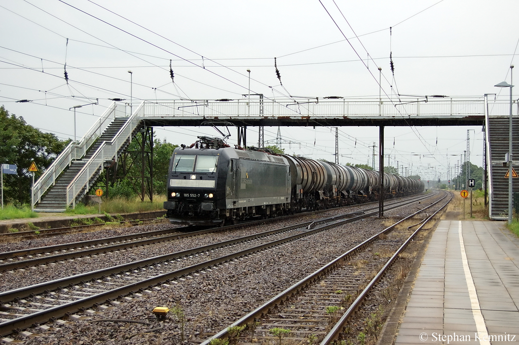 185 552-7 MRCE im Dienst f�r die CFL Cargo mit Kohlenwasserstoffe, fl�ssig Kesselzug in Saarmund Richtung Nudow unterwegs. 21.07.2011