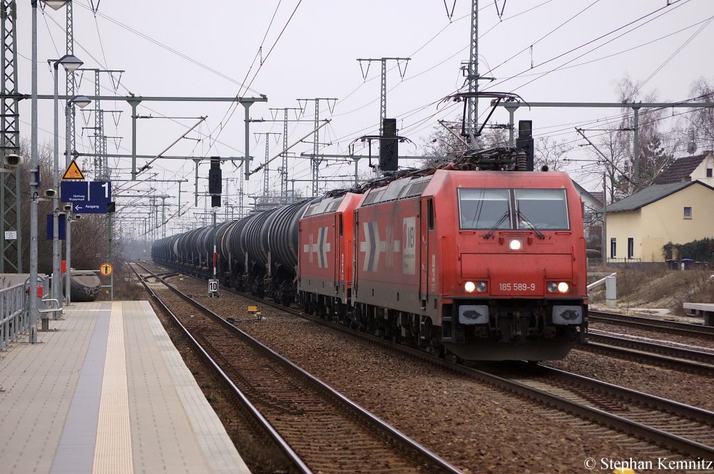 185 589-9 (HGK 2057) & 185 584-0 (HGK 2052) mit einem Kesselzug der entweder mit Dieselkraftstoff oder Gas�l oder Heiz�l (leicht) bef�llt ist in Golm in Richtung Marquardt unterwegs. 18.02.2011