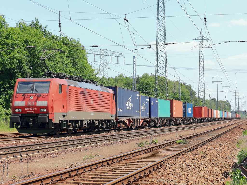 189 004-5  mit einem gemischten G�terzug  am 23. Mai  2012 auf dem s�dlichen Berliner Au�enring in Diedersdorf aus Gro�beeren. 