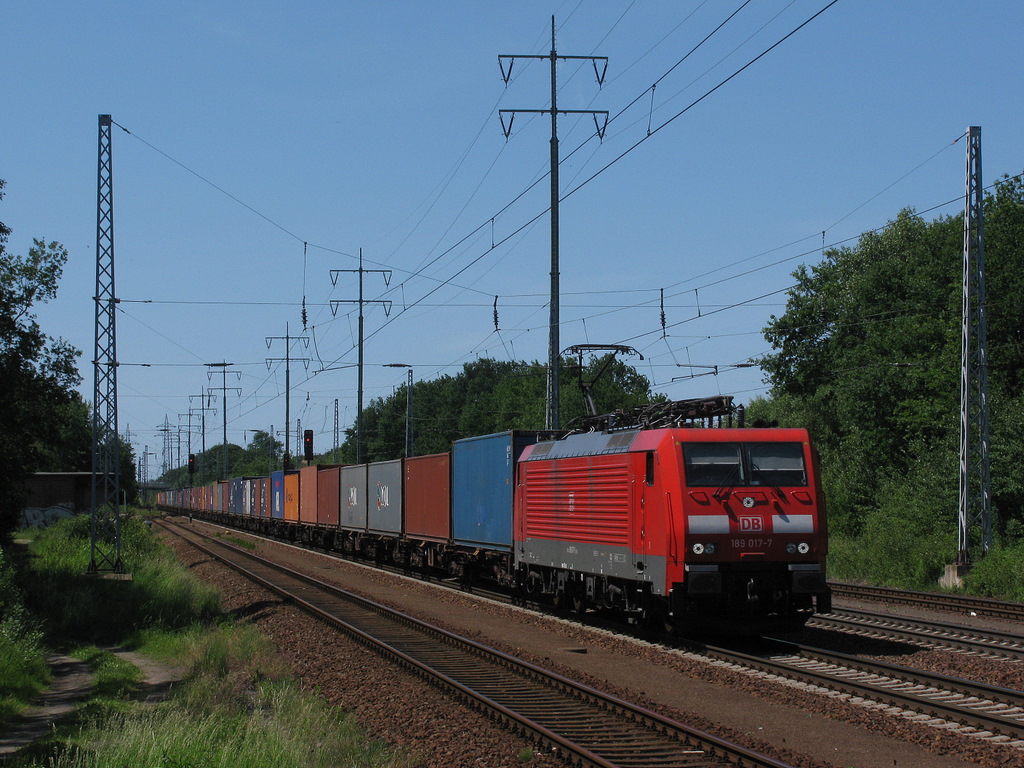 189 017-7 mit Containerzug von Hamburg nach Prag. Auch hier viele viele Gr��e an den Tf! 02.06.2011