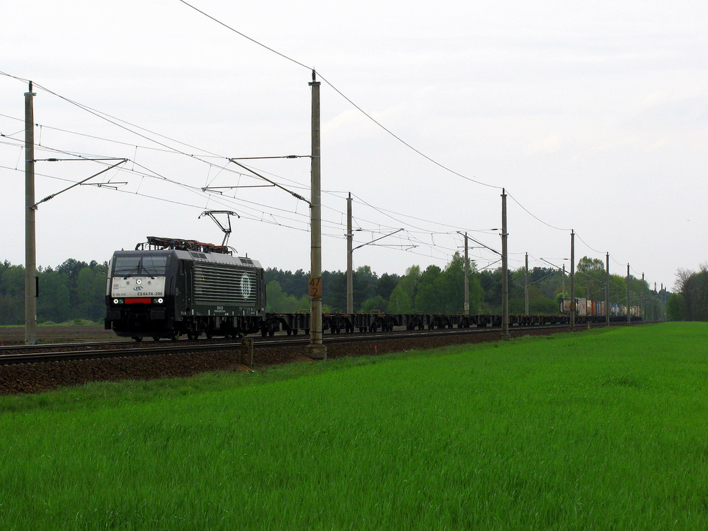 189 200 der ITL war die einzige private Maschine, welche am 1.Mai 2010 durch L�pten Richtung Cottbus fuhr.