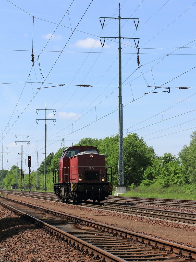 203 122-7 als  Lok 09 der BBL-Logistik GmbH am 14. Mai 2011 auf den s�dlichen Berliner Au�enring in Richtung Berlin.