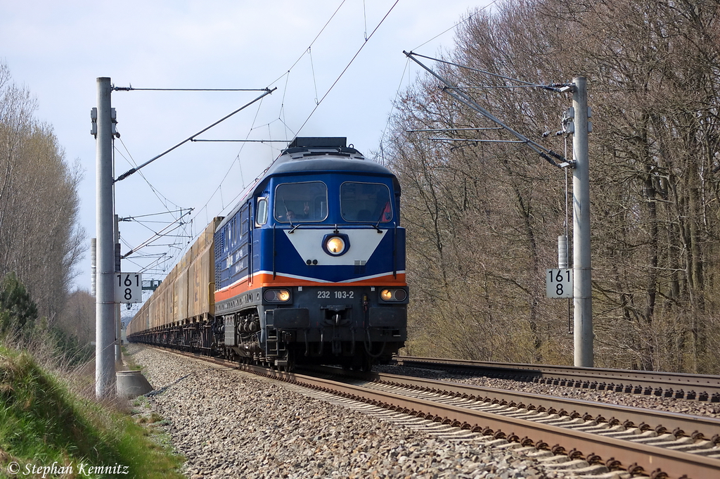 232 103-2 Raildox GmbH & Co. KG mit leeren Hackschnitzelzug bei Nennhausen und fuhr in Richtung Wustermark weiter. Netten Gru� zur�ck an den TF! 14.04.2012