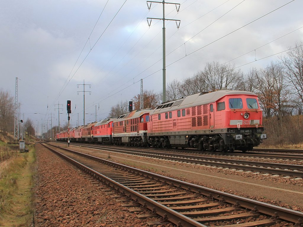 232 465-5 aus dem Lokzug gezogen von der 185 148-4 am 17. Dezember 2011 in Diedersdorf.