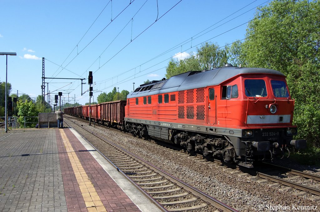 232 524-9 mit einem G�terzug aus Brandenburg Altstadt in Brandenburg in Richtung G�tz unterwegs. 05.05.2011