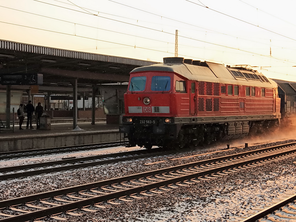 232 583-5 durchf�hrt am 03. Februar 2012 den Bahnhof Berlin Sch�nefeld Flughafen stadteinw�rts
