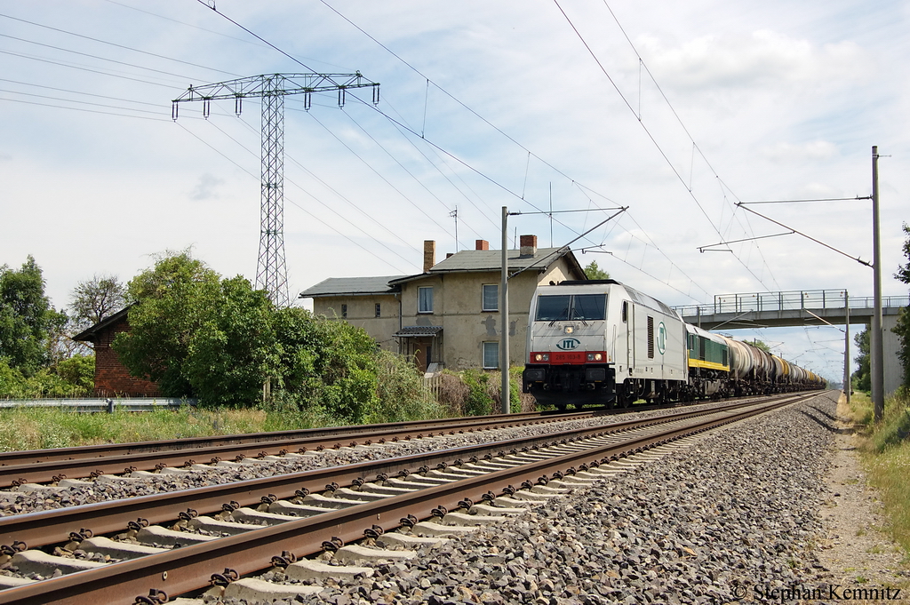 285 103-8 & 29 002 (266 006-6)  kalt  beide f�r ITL mit Kesselzug in Vietznitz in Richtung Friesack(Mark) unterwegs. 01.07.2011
