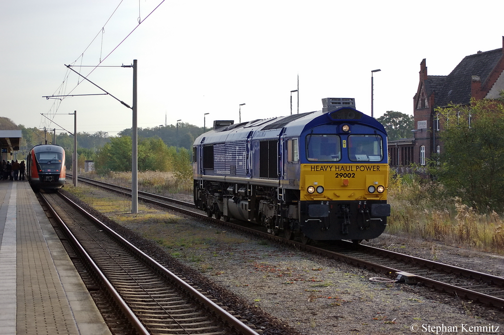29 002 (266 464-7) Beacon Rail Leasing Ltd f�r Heavy Haul Power International GmbH als Lz in Rathenow Richtung Stendal unterwegs. 19.10.2011