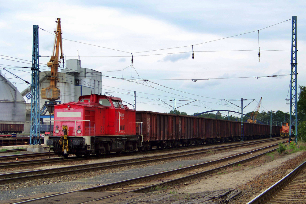 298 316-1 wartet hier in K�nigs Wusterhausen im Hafen auf die Weiterfahrt. 22.05.2009
