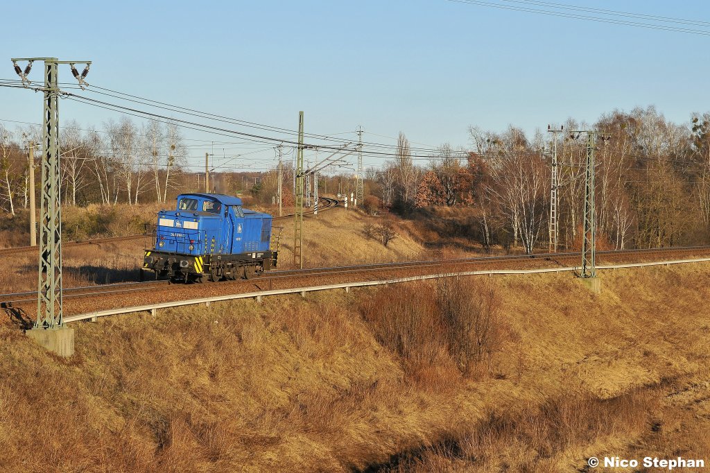 346 018-7 der Press brummt auf Solotour nach Priort,hier im Kreuz von Wustermark (06.03.11)
