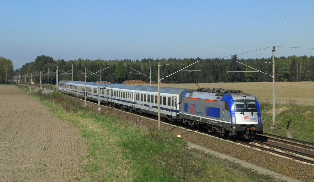 370 003 f�hrt hier mit EC43  Berlin-Warschau-Express  nach Warschau durch Pillgram. 