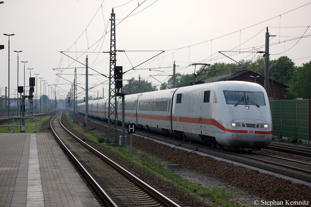 401 056-7 (Heppenheim-Bergstra�e) als ICE 598 von M�nchen Hbf nach Berlin Ostbahnhof in Rathenow. 28.04.2011