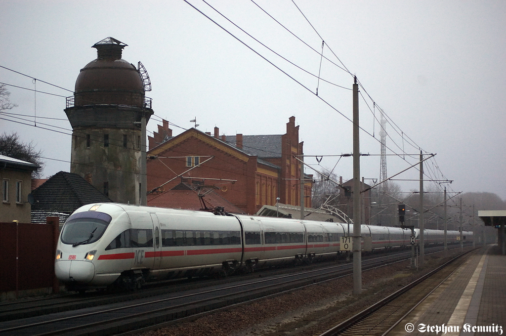 411 027-6  Weimar  als ICE 1548 von Berlin Ostbahnhof nach K�ln/Bonn Flughafen & 411 084-7  Kaiserslautern  als ICE 1538 von Berlin Ostbahnhof nach K�ln Hbf in Rathenow. 24.01.2012
