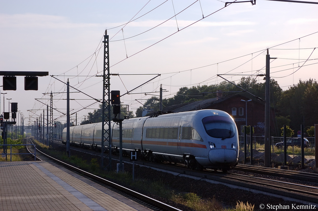 411 564-4  Andernach  als ICE 2801 von D�sseldorf Hbf nach Berlin Ostbahnhof als Ersatzzug f�r ICE 641 in Rathenow. 02.09.2011