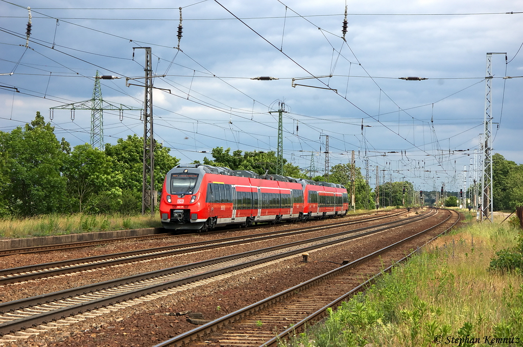 442 129/629 & 442 131/631 als RB22 (RB 28821) von Berlin-Sch�nefeld Flughafen nach Potsdam Griebnitzsee, bei der Einfahrt in Saarmund. 05.06.2012