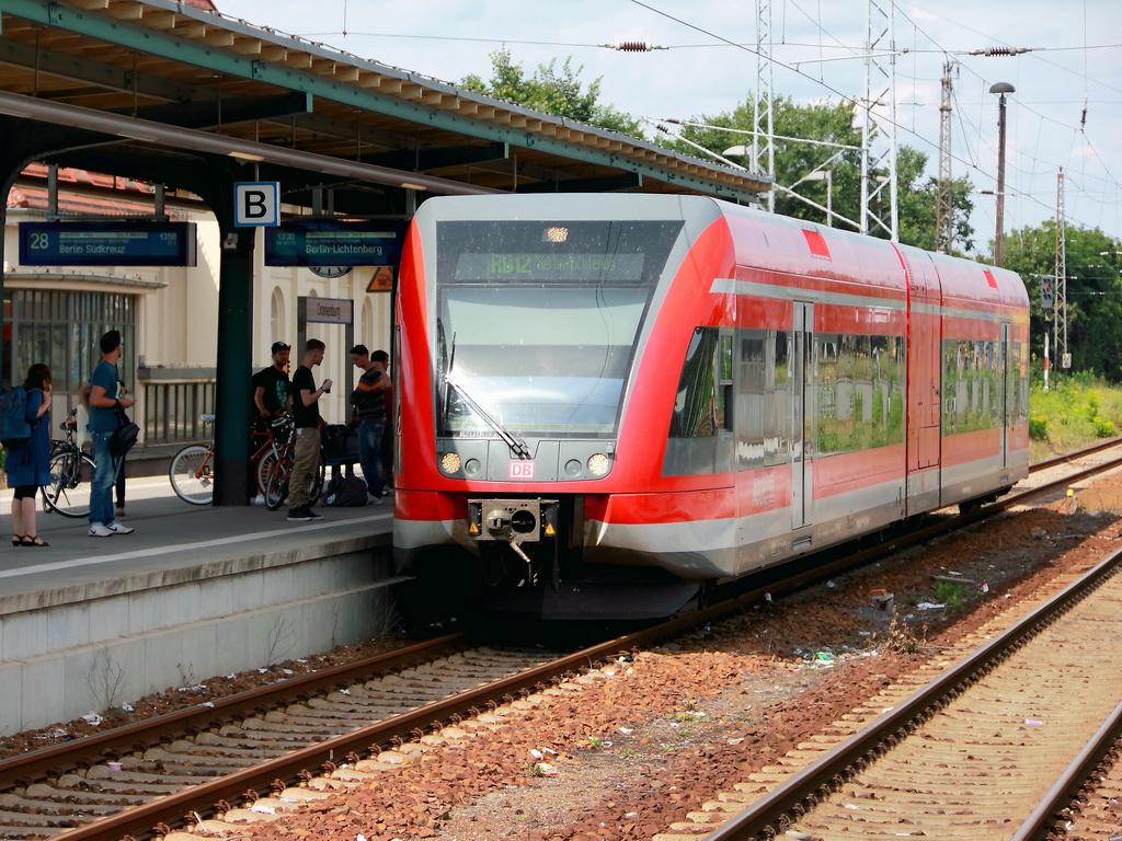 646 011-6 als RB 12 (RB 94713) in Richtung Berlin Lichtenberg am 01. August 2012 im Bahnhof Oranienburg. 